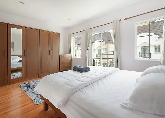 Modern 3br Rama Mansion Near Airport Amenities بيت للعطل