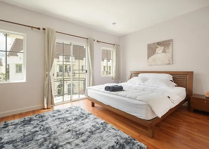 Modern 3br Rama Mansion Near Airport Amenities