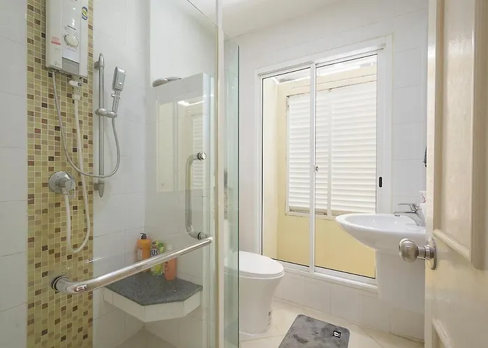 بيت للعطل Modern 3br Rama Mansion Near Airport Amenities *